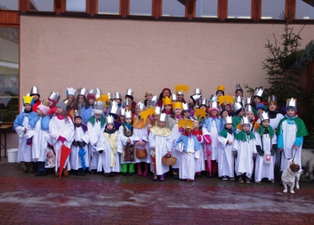 Tříkrálová koleda se nesla Luhačovicemi a okolními obcemi v sobotu 10. 1. 2015