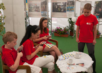 Velehrad 2015: Charitní stanový obývák a besedy