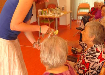 Olomoučtí senioři připíjeli Na zdraví Haiti