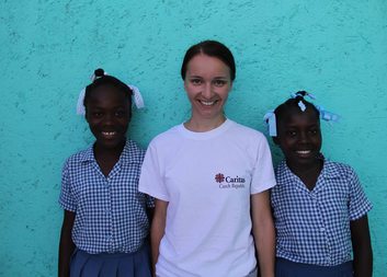 Haiti zmítají nepokoje. Kristýna je zpět