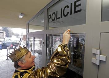 Olomoučtí Tři králové rozdávali požehnání, radost i humor