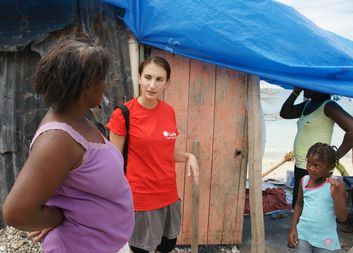 Charita je zpět z Haiti. Začínají opravy prvních domů pro rodiny zasažené hurikánem