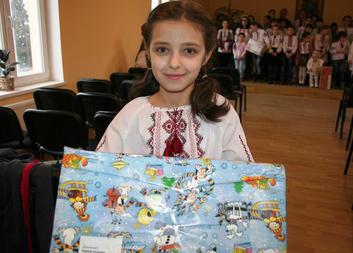 Děti na Ukrajině potěší vánoční balíčky. Přiveze jim je Charita