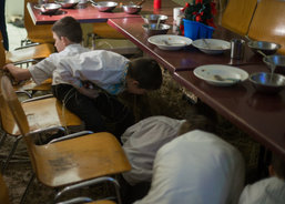 Ukrajinské Vánoce - ve slámě pod stolem se skrývají sladkosti