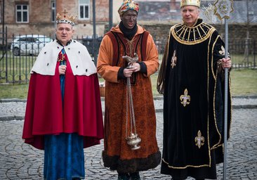 Od pracovního stolu do tříkrálového kostýmu. I Arcidiecézní charita Olomouc se vydala na koledu