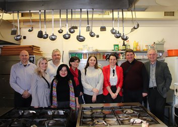 Přijela Charita Berežany. Na Ukrajině pomáhá zdrceným vojákům a jejich rodinám 