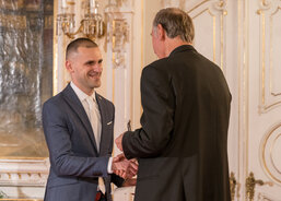 Pan Luboš Plch oceněný za pomoc v humanitárním skladu ACHO. 