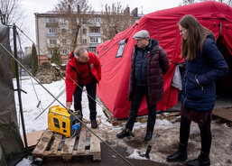 Červený stan provozuje Charita Ternopil jako výdejnu obědů