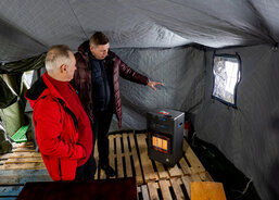 Propanbutanová mobilní kamna, fungující v ohřívárně, kterou v Ternopilu provozuje místní Charita