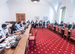 Kulatý stůl - diskuse v Senátu PČR na téma dětských obětí války