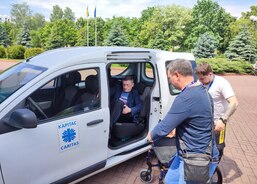 Caritas Mariupol pomáhá Volodymyru s dopravou a pohybem