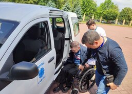 Caritas Mariupol pomáhá Volodymyru s dopravou a pohybem