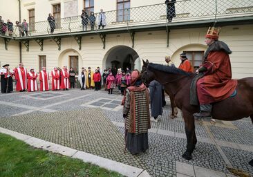 Průvod a tři králové na koních v Olomouci