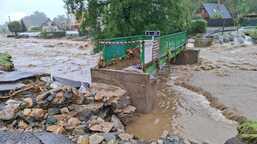 Reportáž z Bělé pod Pradědem: voda opadává a odhaluje první škody