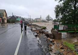 V Bělé pod Pradědem v neděli 15. 9. mírně poklesla voda v řece Bělé a začaly se tak odhalovat škody. (Foto R. Neugebauer, Fotoarchiv ACHO)