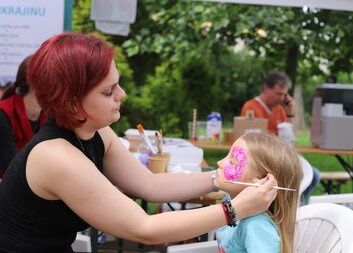Charita podpořila kulturní setkání ve Velké Bystřici: Jsme ze stejné planety