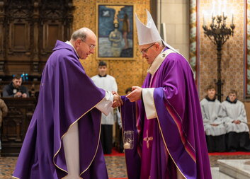 Betlémské světlo symbolicky převzala také Charita v Arcidiecézi olomoucké