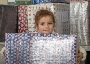 Radostné dárky, hluboké příběhy a stále pokračující pomoc