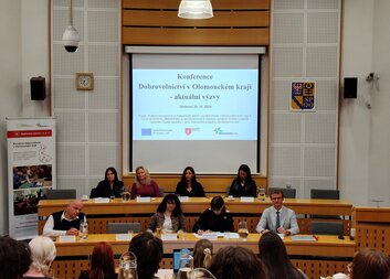 Charita Zábřeh představila své dobrovolnictví na krajské konferenci v Olomouci