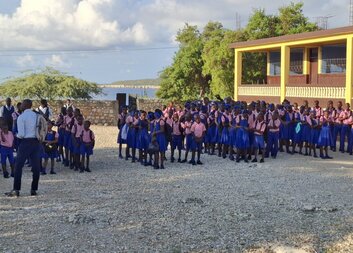 Pracovníci Charity se vracejí z Haiti. Bývalý ředitel Václav Keprt vzpomíná na dvacet let pomoci