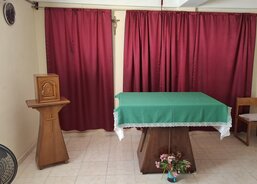 Skromná kaple řeholních sester v Gonaïves, se kterými Charita spolupracuje při podpoře vzdělávání dětí a obnově školy.